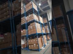 積み重ねられる貯蔵ラック