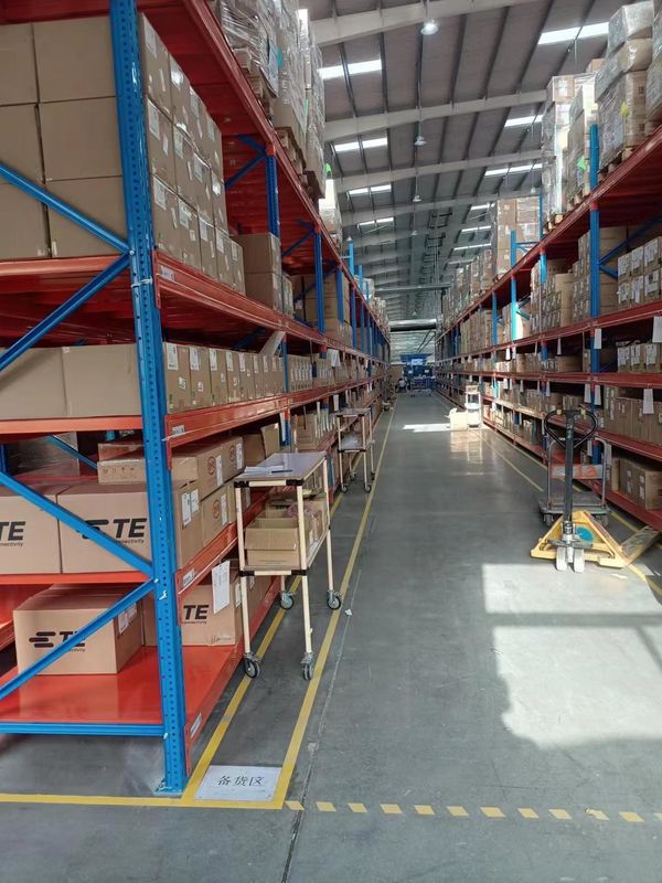 腐食防止 汎用的な貯蔵ソリューションのための工業用金属貯蔵ラックを仕上げ