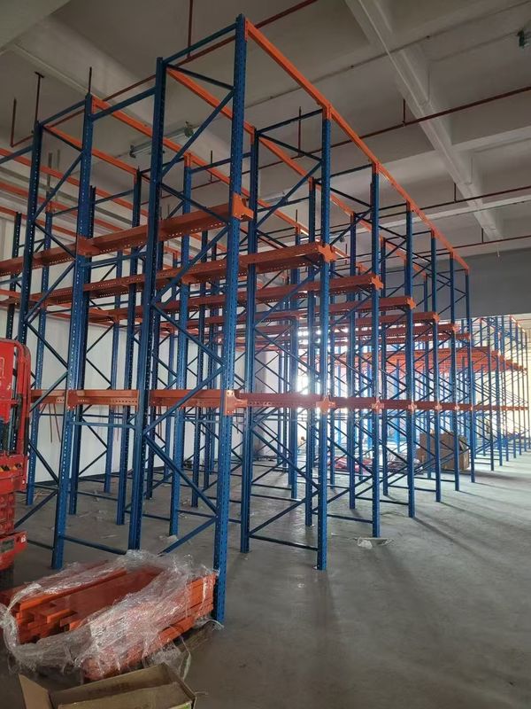 パーソナライズ可能な重用鋼製のストレージラック 空間節約と汎用的なストレージソリューション