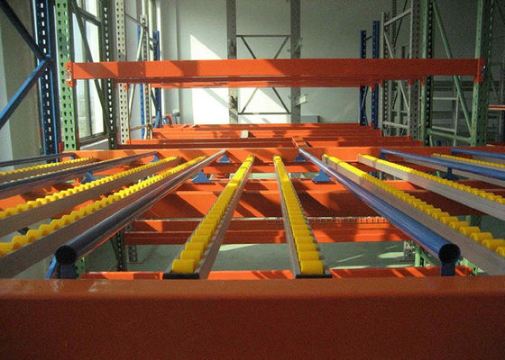 1000kg/パレット 産業用鋼材 貯蔵ラック 倉庫内の重力流量ラック