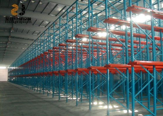 単一パレット化商品のためのカスタムサイズ 棚梁を使用