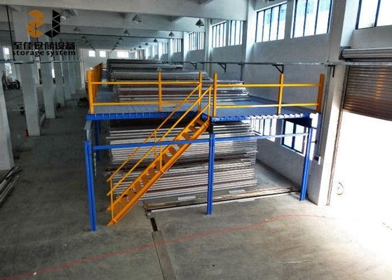 青と黄色 2層のメザンジン床階段 エポキシ粉末で覆い