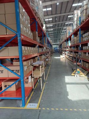 腐食防止 汎用的な貯蔵ソリューションのための工業用金属貯蔵ラックを仕上げ